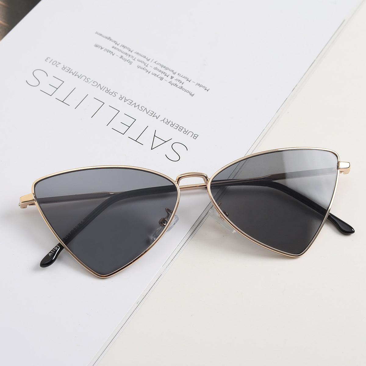 Damen trendige Cat-Eye Sonnenbrille mit goldenen Akzenten Brehn