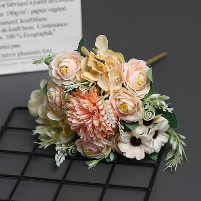 Lebensechtes Blumenstrauß-Arrangement