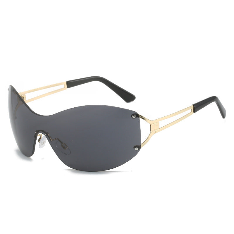 Futuristische Ultra-Wrap Sonnenbrille mit metallischen Akzenten Brehn