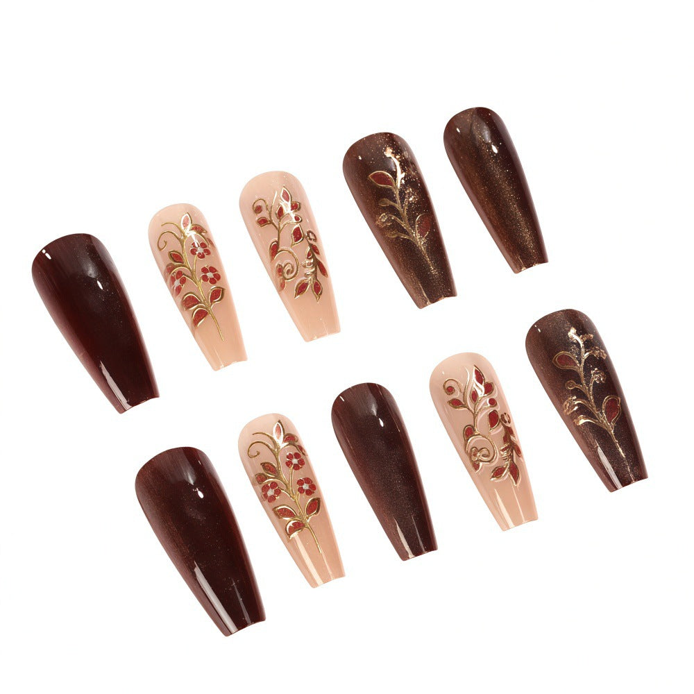 Kunstnägel mit eleganten floralen Verzierungen Brehn