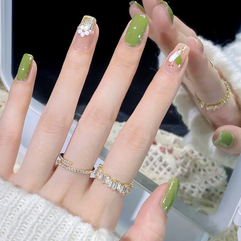 Kunstnagelset mit eleganten handgefertigten Designs Brehn