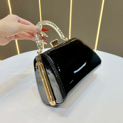 Elegante Handtasche aus patentiertem Leder für den Abend