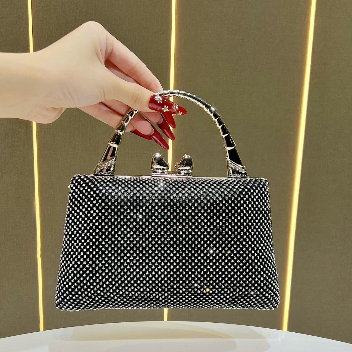 Kristallbesetzte Abendhandtasche