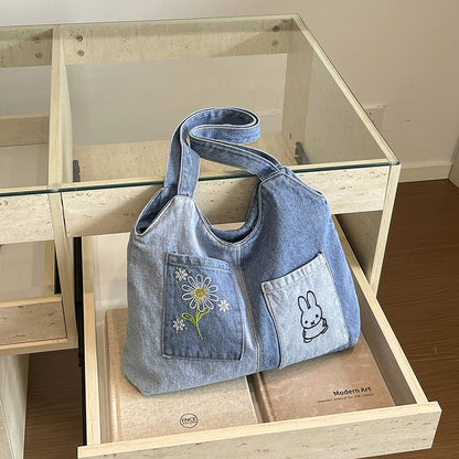 Künstlerisch bestickte Denim-Handtasche