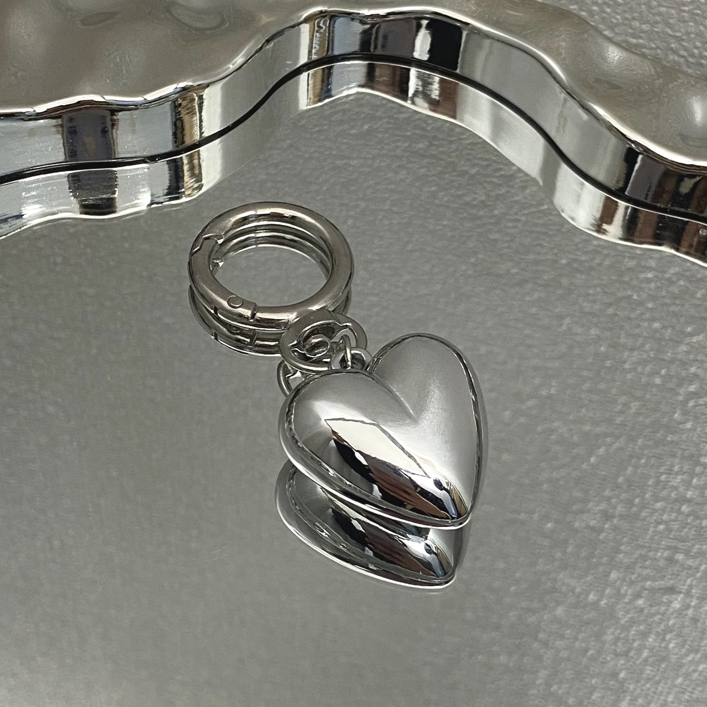 Herzförmiger Charm Schlüsselanhänger Brehn
