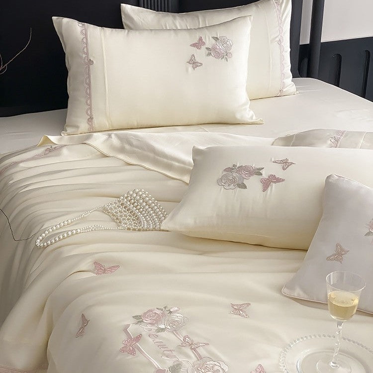 Elegante Satin-Bettwäsche-Garnitur mit Rosen- und Schmetterlingsstickerei