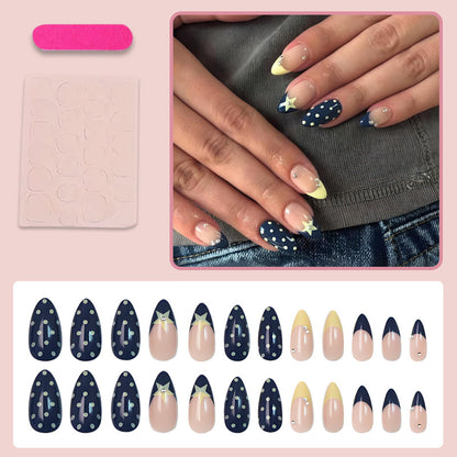 Kunstnagelset mit kreativen Sternen- und Punktenmuster Brehn