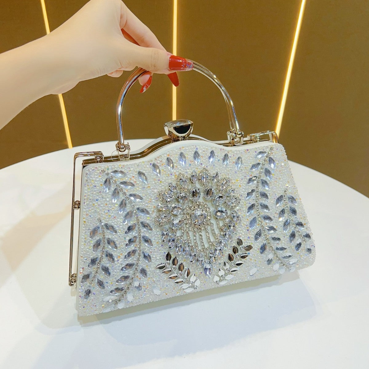 Kristallverzierte Abendhandtasche