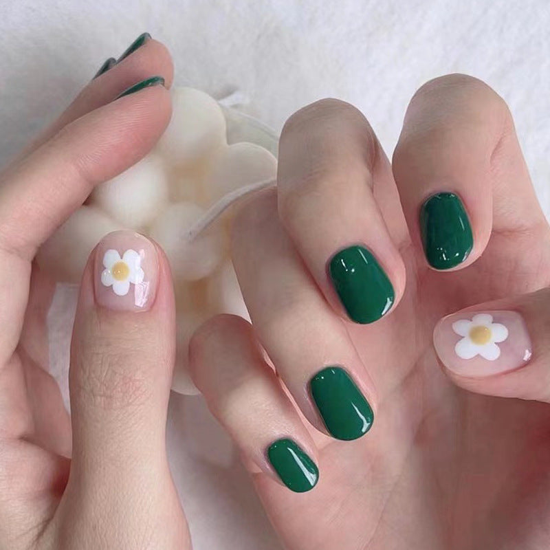 Kunstvolle Nagelkunst im floralen Design Brehn