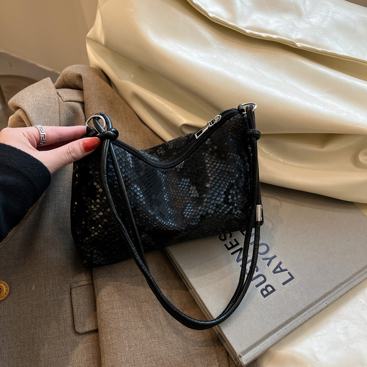 Schlangendruck Abendhandtasche