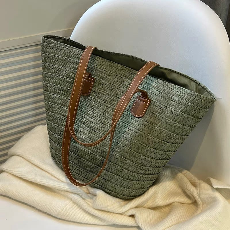 Elegante und Geräumige Strohtasche mit Ledergriffen Brehn