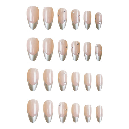 Kunstnagelset mit eleganten Metallic-Nuancen und Strassverzierungen Brehn