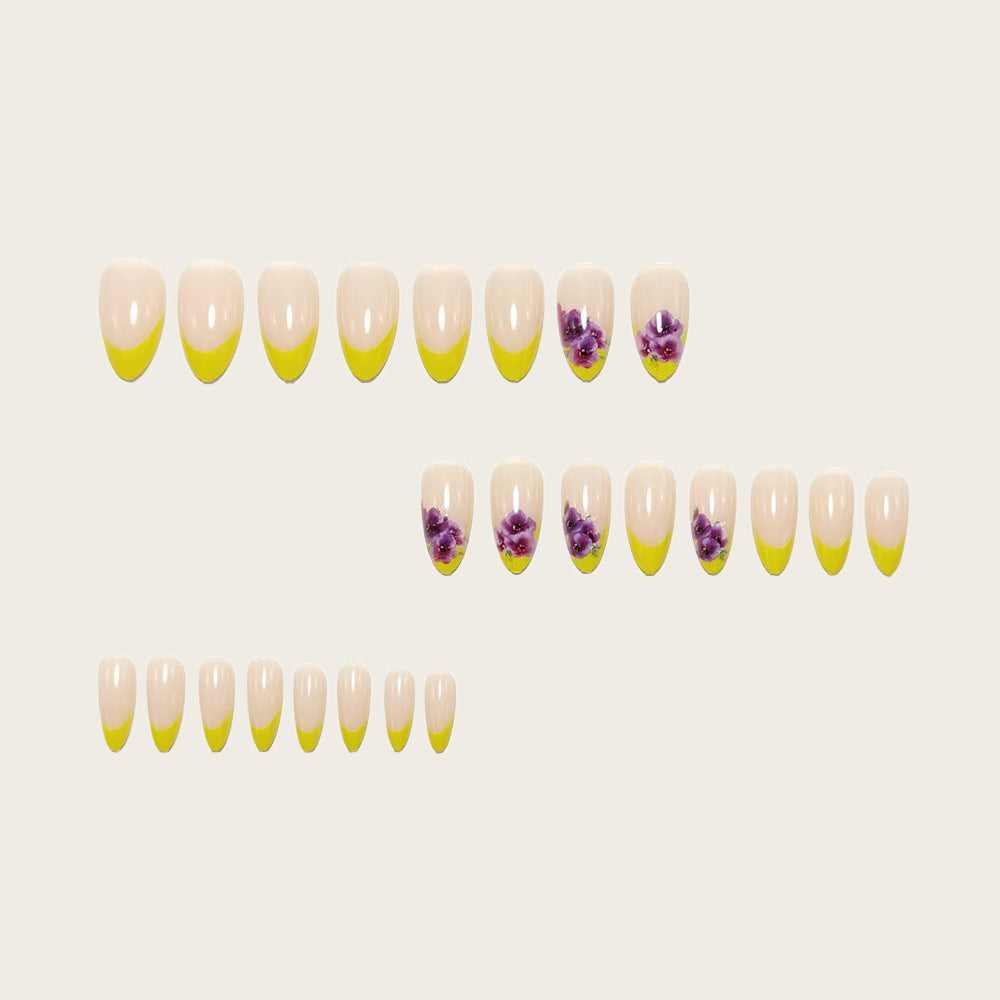 Kunstnägel mit Verspieltem Blumen- und Farbverlauf-Design Brehn
