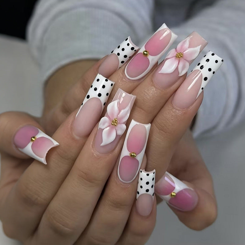 Kunstnagelset mit eleganten Blüten- und Punktmustern Brehn