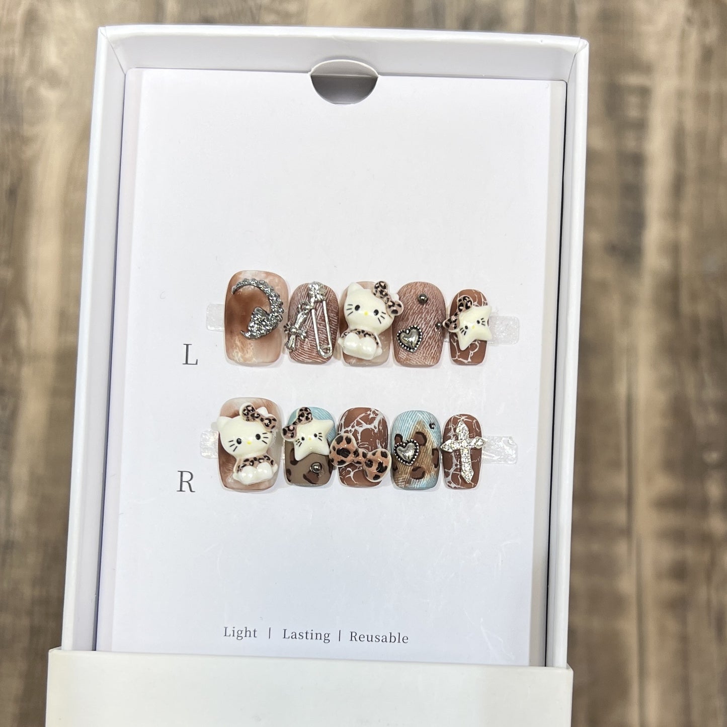 Themen Press-On Nagelkunstset mit Hello Kitty Designs Brehn