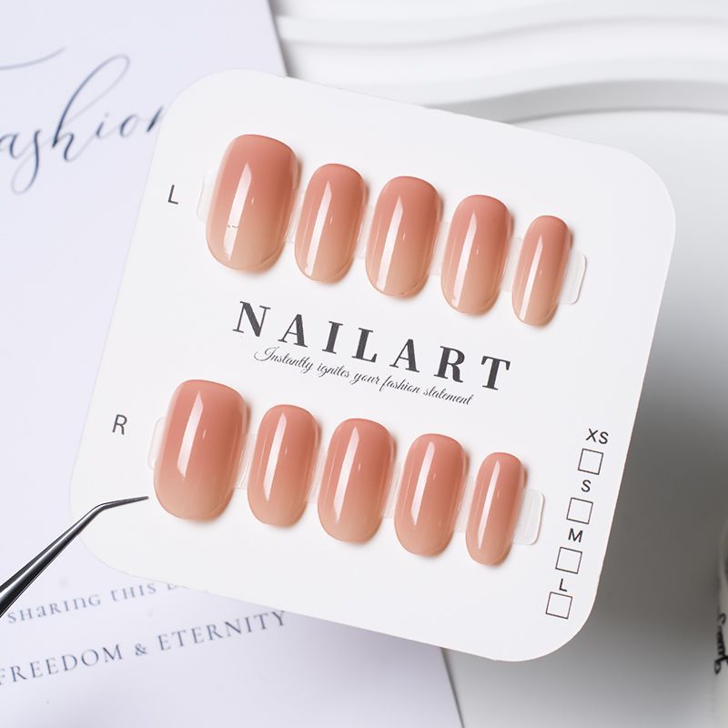 Dekorativer Press-On-Nagel-Set mit eleganten floralen und Edelstein-Akzenten Brehn