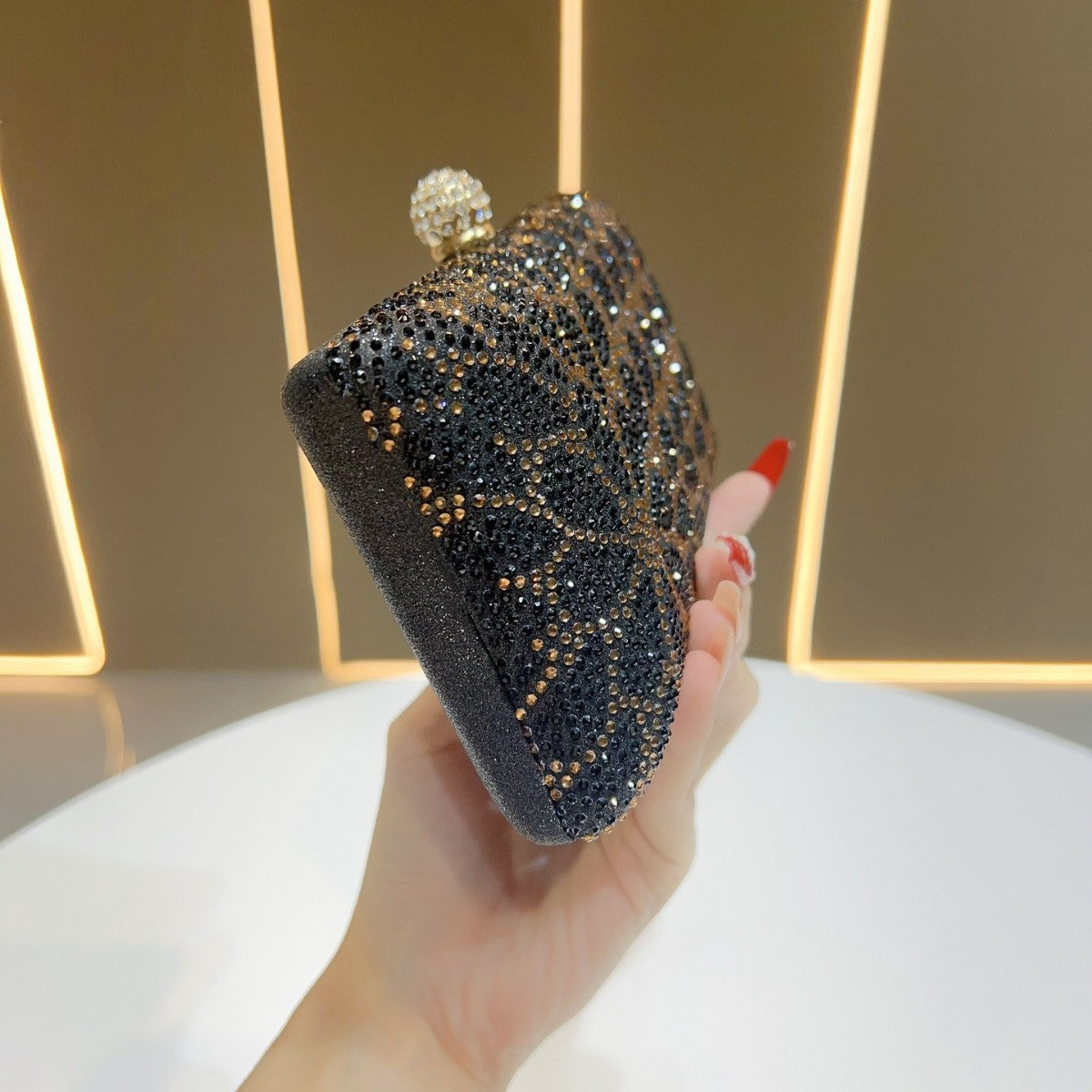 Rhinestone-beschichtete Clutch