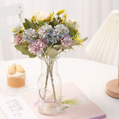 Dekorativer künstlicher Blumenstrauß