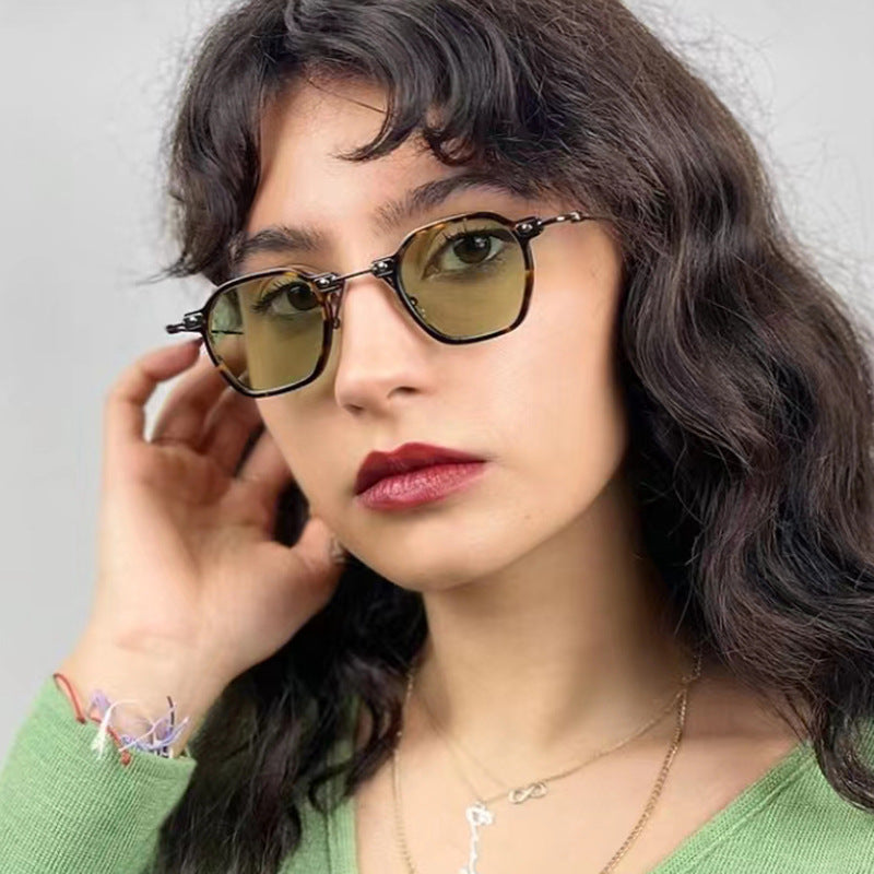 Damen stilvolle Sonnenbrille mit einzigartiger sechseckiger Form und robustem Rahmen Brehn