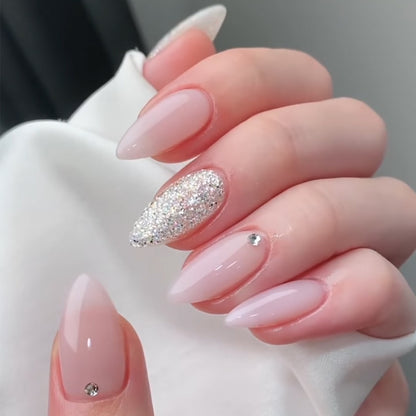 Elegante Stiletto Press-On Nagelkunst mit Strass-Akzenten Brehn