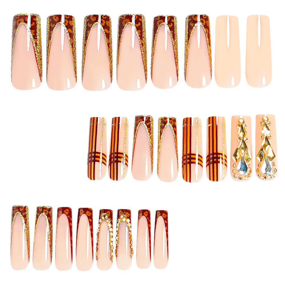 Dekorative Stiletto Nagelkunst Tipps mit Edelsteinen Brehn