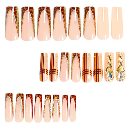 Dekorative Stiletto Nagelkunst Tipps mit Edelsteinen Brehn