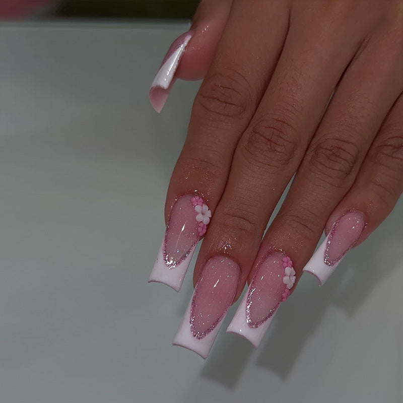 Elegante Stiletto Press-On Nagelkunst mit Strass-Akzenten Brehn