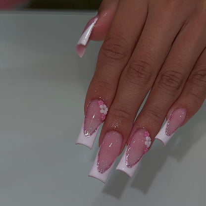 Elegante Stiletto Press-On Nagelkunst mit Strass-Akzenten Brehn