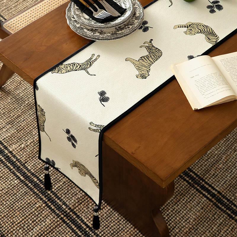 Leinenoptik-Tischläufer mit vintage Tiger-Print und dekorativen Quasten Brehn