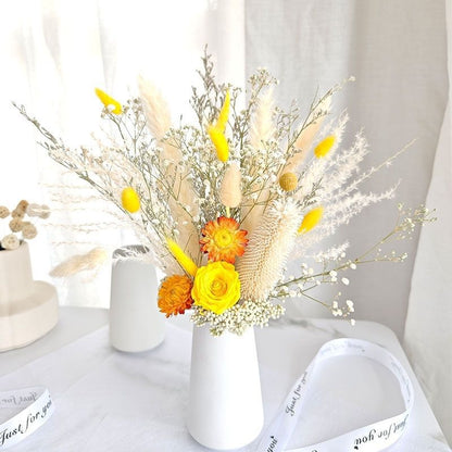 Schickes Trockenblumenarrangement