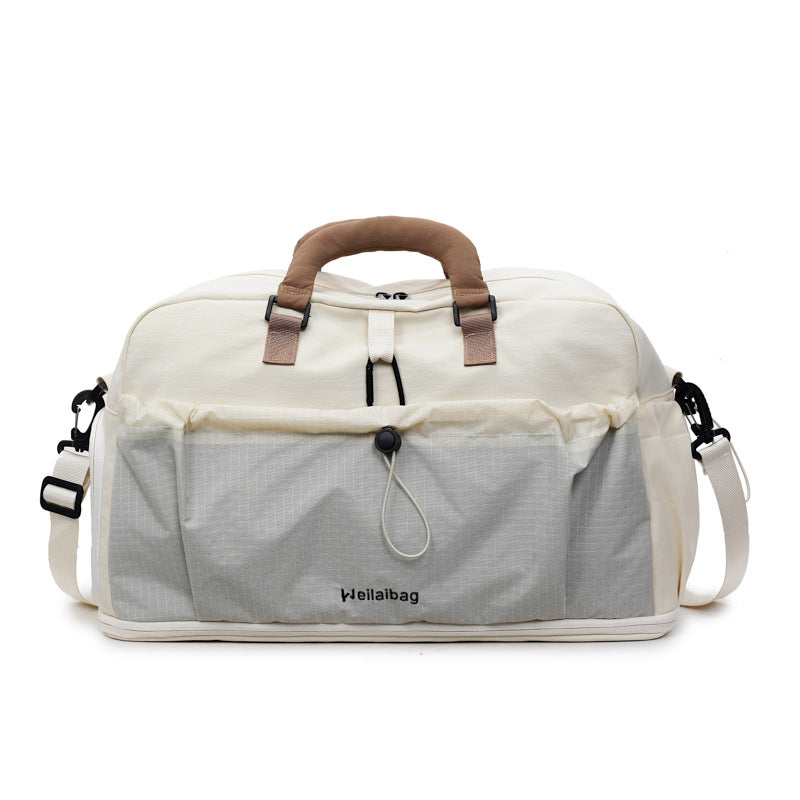 Geräumige Reisetasche mit mehreren Taschen