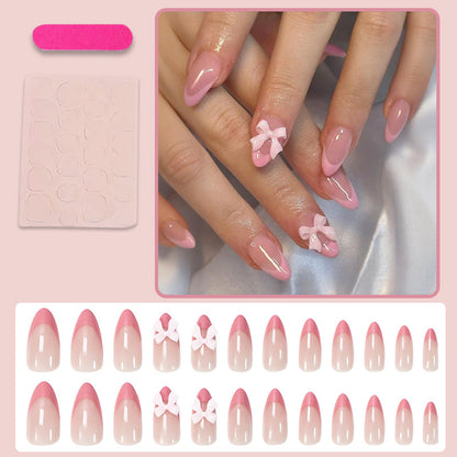 Kunstnagelset mit hochwertigen Designs und eleganten Verzierungen Brehn