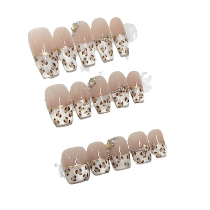 Elegantes Press-On-Nagel-Set mit luxuriösem Design Brehn