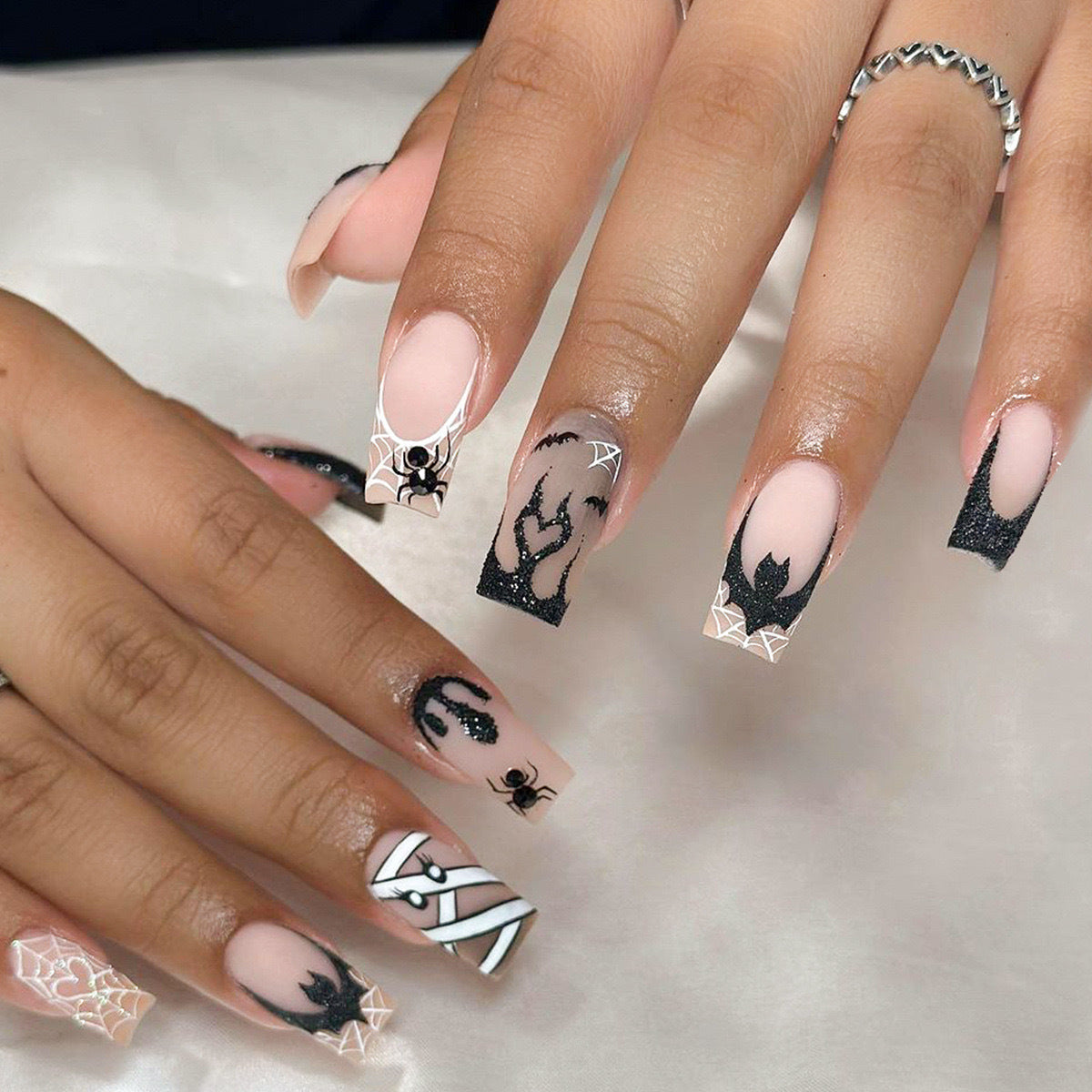 Halloween Kunstnagelset mit gruseligen Spinnen- und Netzdesigns Brehn