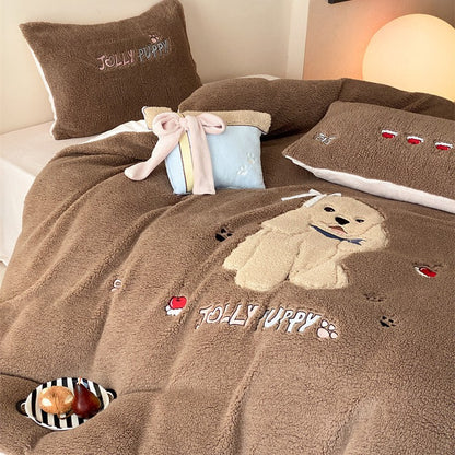 Plüsch-Bettwäsche-Set mit Sherpa-Finish, gesteppter Kuscheldecke und besticktem Welpenmotiv Brehn