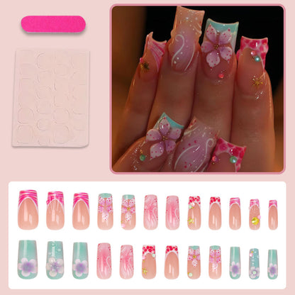 Kunstnagelset mit floralen Akzenten und eleganten Details Brehn