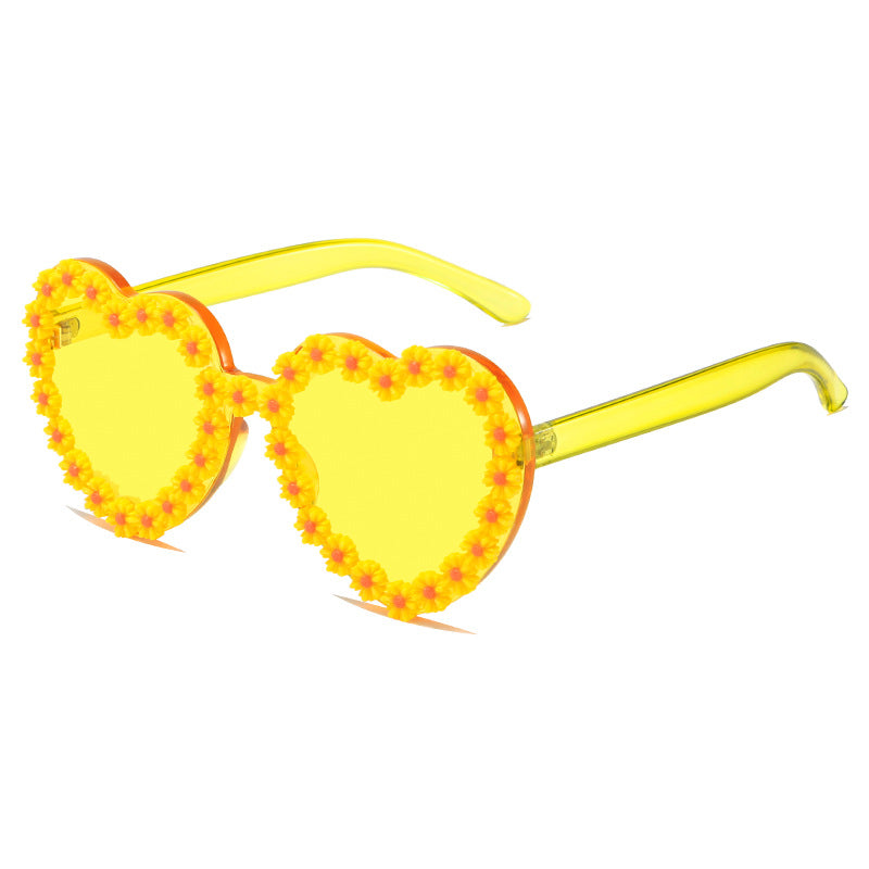 Damen Liebesförmige Sonnenbrille mit floralen Verzierungen Brehn