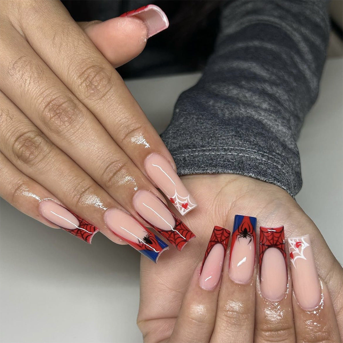 Spider-Man inspirierte 3D-Nagelkunstverlängerungen Brehn
