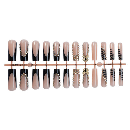 Kunstnagelset mit Glamourösen Akzenten Brehn