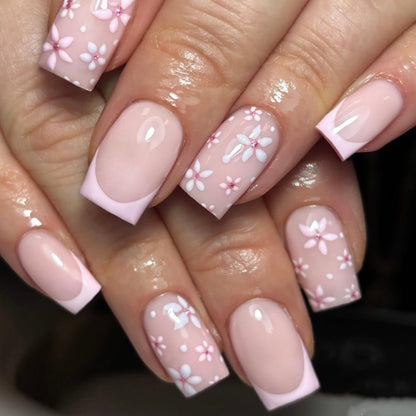 Kunstvolle Nagelverlängerungen mit Blumenmotiven Brehn