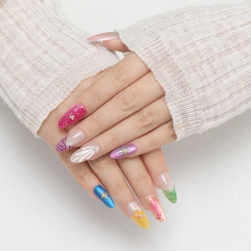 Kunstnagel-Set mit floralen und glitzernden Akzenten Brehn