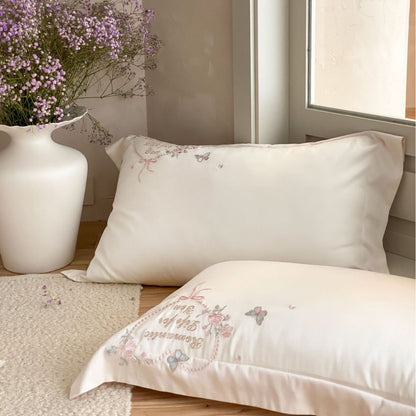 Luxuriöses besticktes Baumwollsatin-Bettwäsche-Set mit zarten Schmetterlings- und Blumenapplikationen