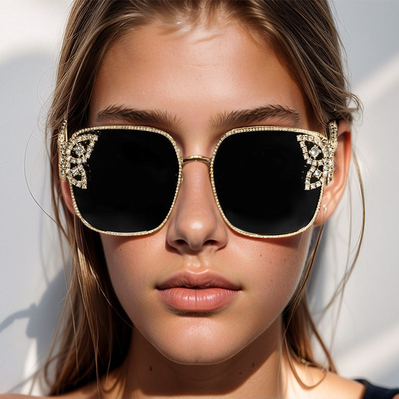 Damen extravagante Brille mit funkelnden Akzenten Brehn