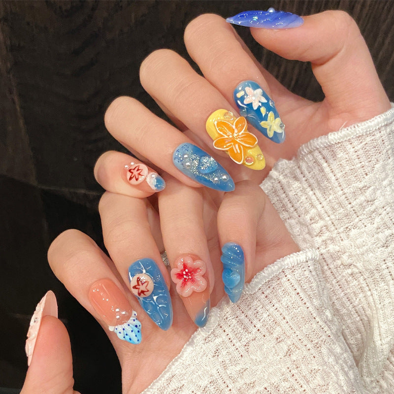 Dekorative Blumendekorations-Nagelkunst Brehn