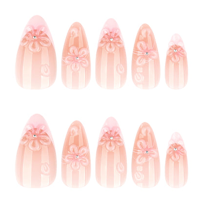 Kunstvolle Nagelverlängerungen mit floralen 3D-Details Brehn