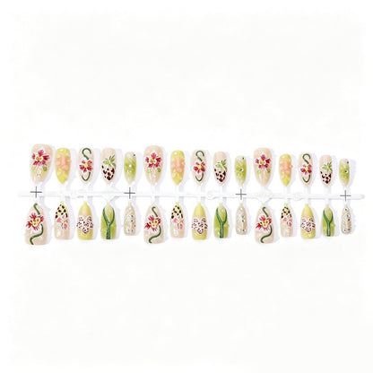 Kunstnagelset mit floralem Design und Akzenten Brehn