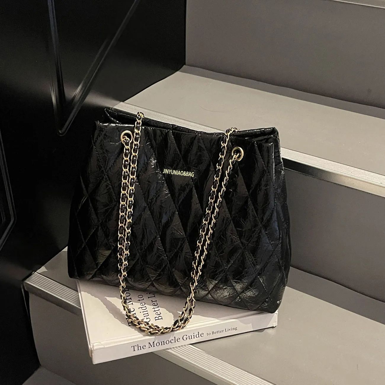 Gepolsterte Handtasche mit Kettengriff Brehn