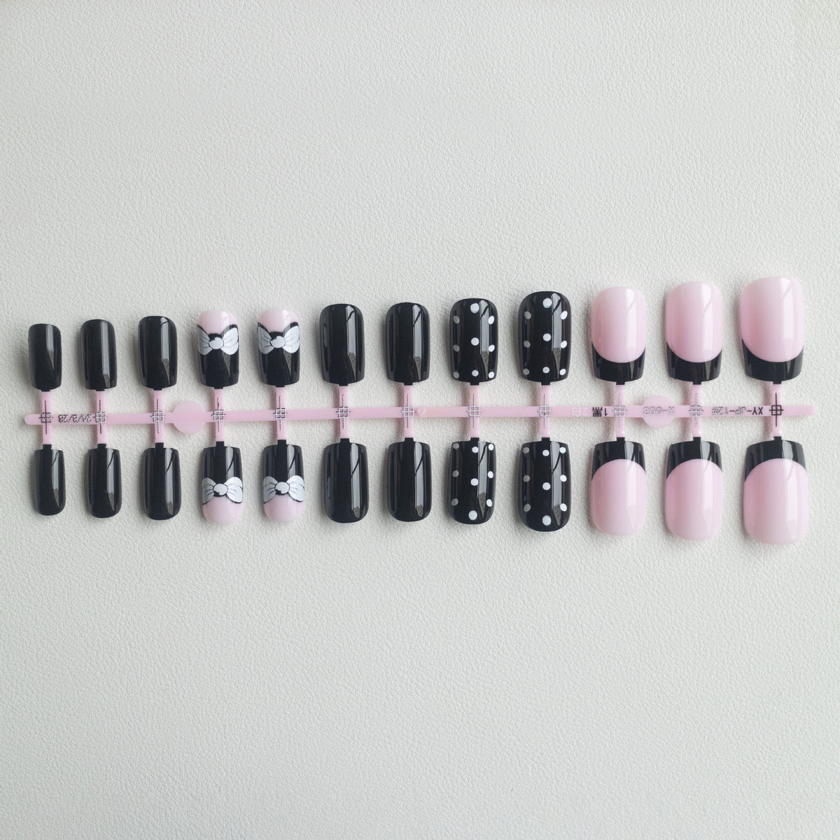 Künstlerisches Polka Dot und Schleifen Nagelkunstset
