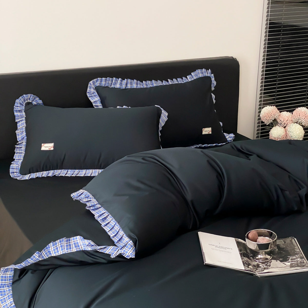 Luxus Baumwoll-Satin Bettdecken- und Bettwäsche-Set mit kontrastierendem Karorüschensaum