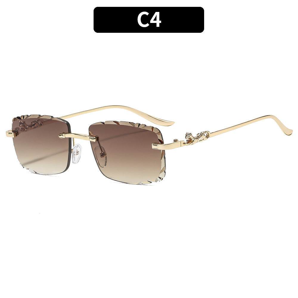Elegante Sonnenbrille mit floralem Akzent im quadratischen Rahmen